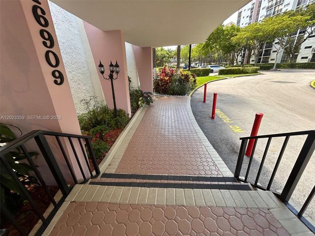 16909 N Bay Rd 720, Sunny Isles Beach, FL 33160