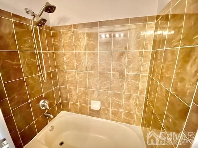 24 Skurka Court, Sayreville, NJ 08872