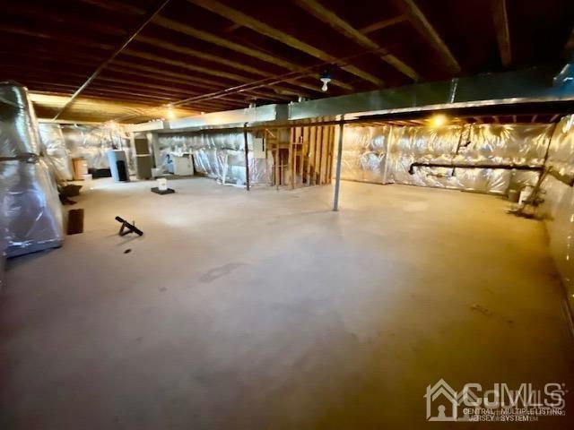 24 Skurka Court, Sayreville, NJ 08872