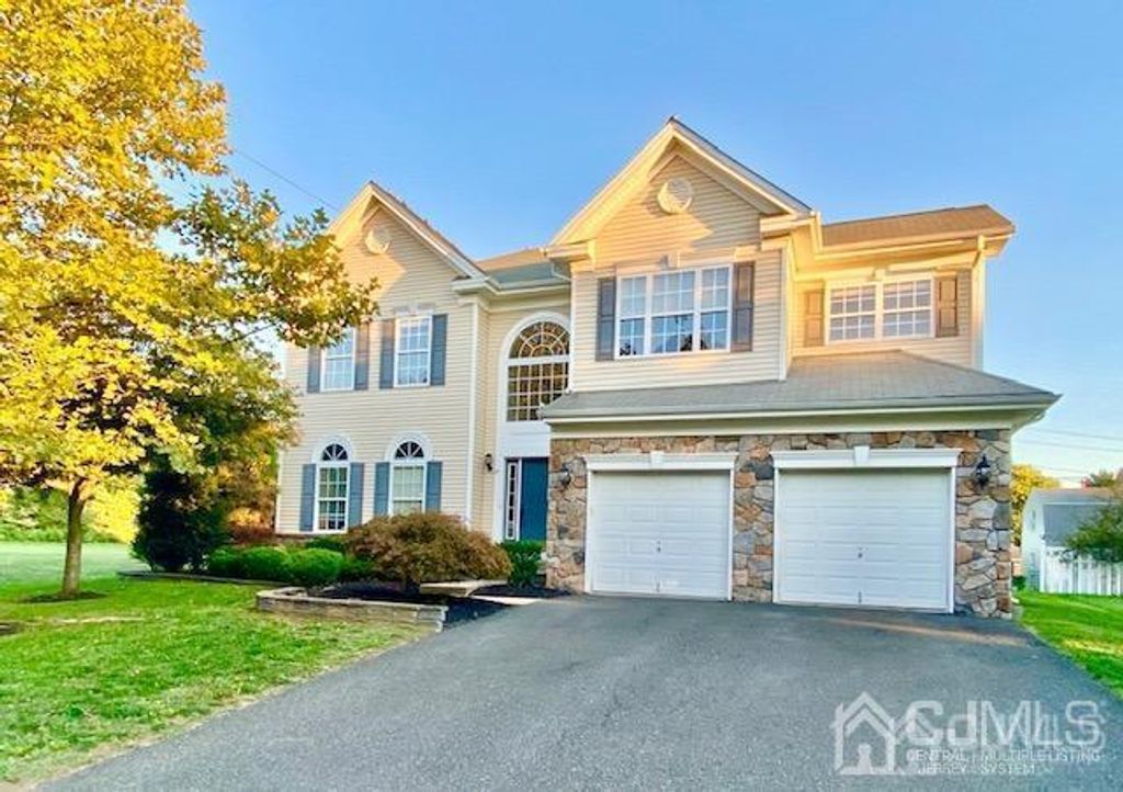 24 Skurka Court, Sayreville, NJ 08872
