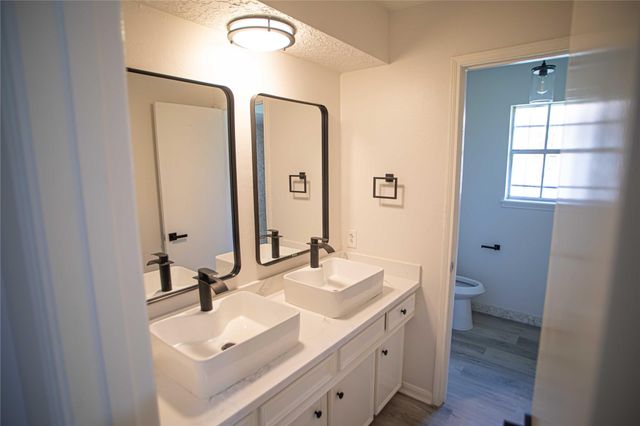 10710 Sandy Shoals Drive, Houston, TX 77071