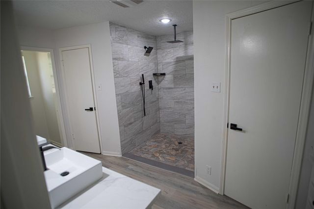 10710 Sandy Shoals Drive, Houston, TX 77071