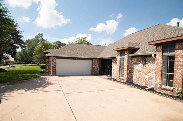 10710 Sandy Shoals Drive, Houston, TX 77071