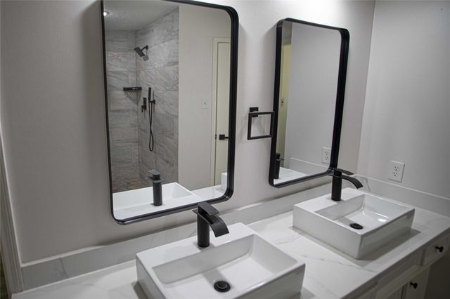 10710 Sandy Shoals Drive, Houston, TX 77071