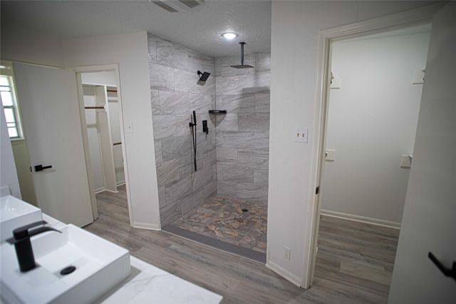 10710 Sandy Shoals Drive, Houston, TX 77071