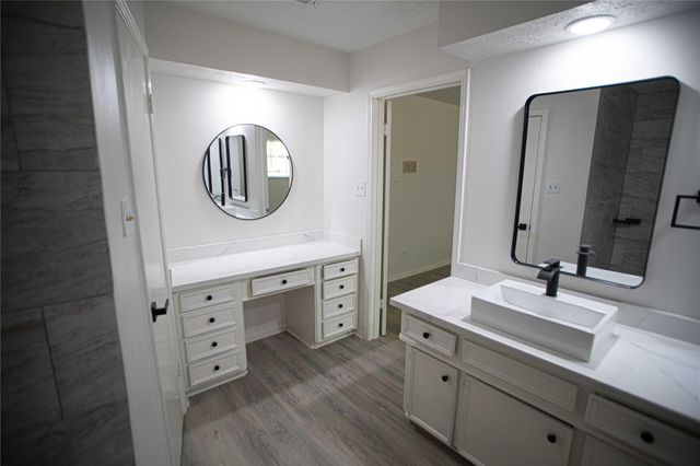 10710 Sandy Shoals Drive, Houston, TX 77071