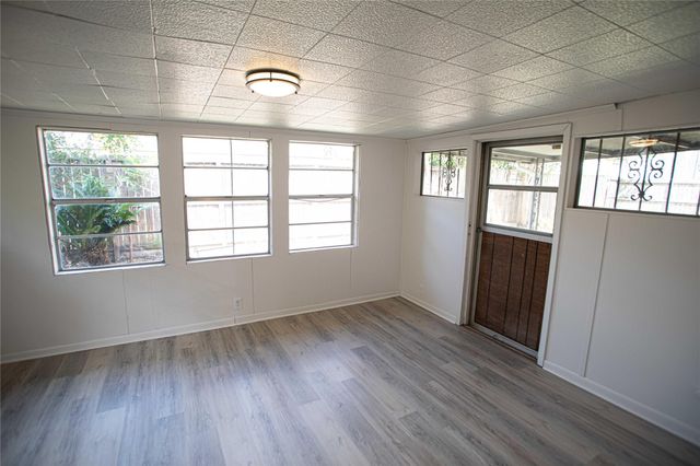 10710 Sandy Shoals Drive, Houston, TX 77071