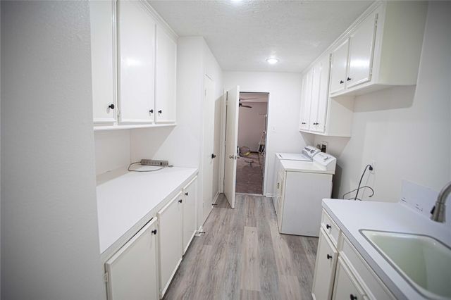 10710 Sandy Shoals Drive, Houston, TX 77071