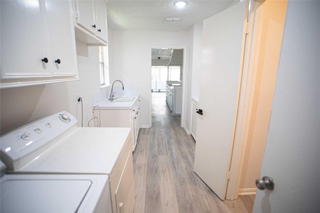 10710 Sandy Shoals Drive, Houston, TX 77071