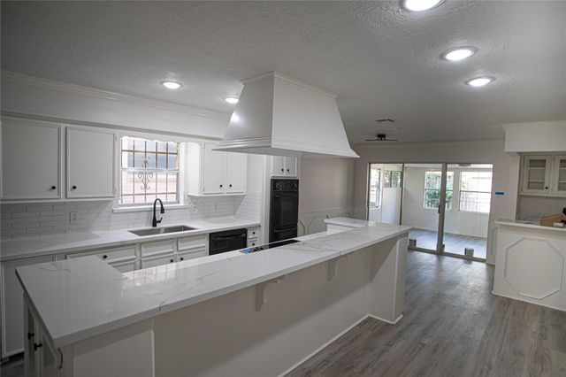 10710 Sandy Shoals Drive, Houston, TX 77071