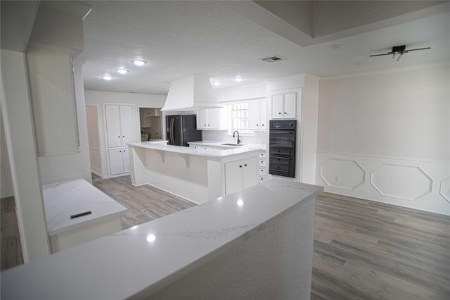 10710 Sandy Shoals Drive, Houston, TX 77071