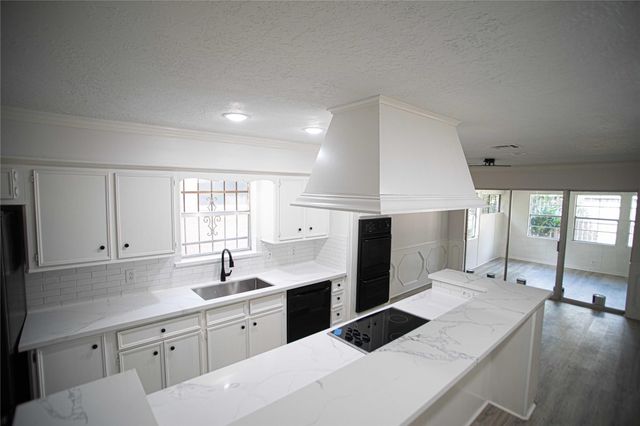 10710 Sandy Shoals Drive, Houston, TX 77071