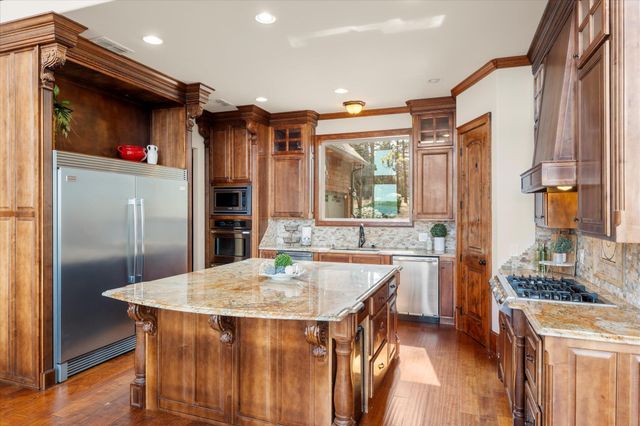 350 E El Dorado Dr, Scroggins, TX 75480