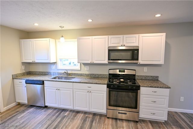 488 E 326th Street, Willowick, OH 44095