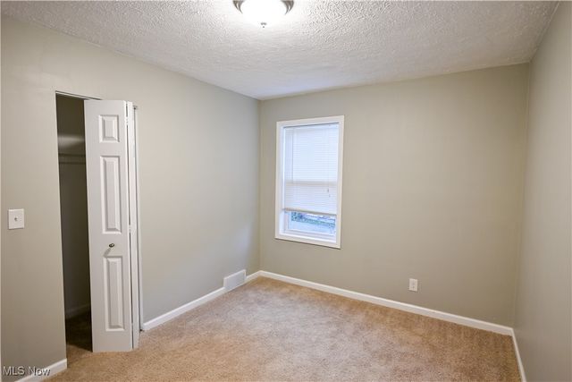 488 E 326th Street, Willowick, OH 44095