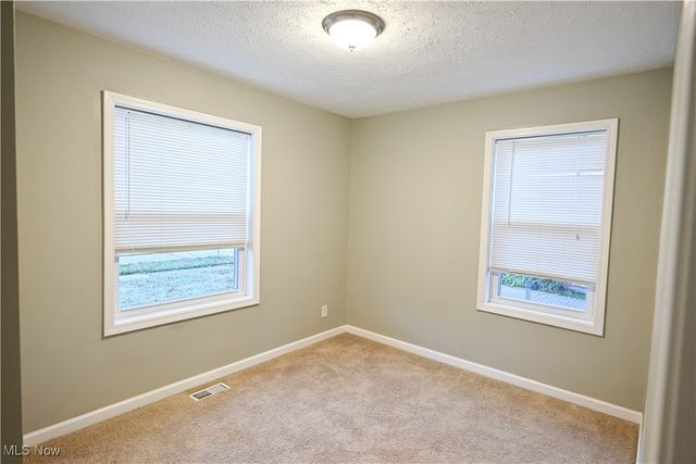 488 E 326th Street, Willowick, OH 44095