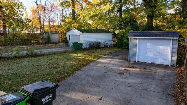 488 E 326th Street, Willowick, OH 44095