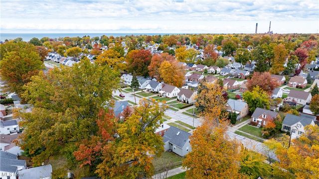 488 E 326th Street, Willowick, OH 44095