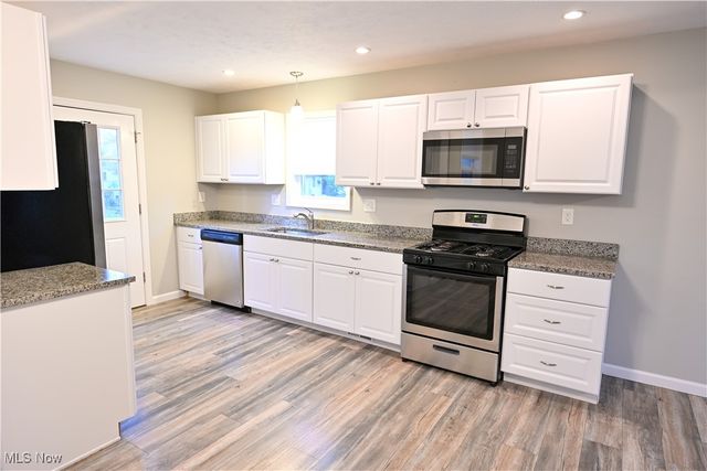 488 E 326th Street, Willowick, OH 44095