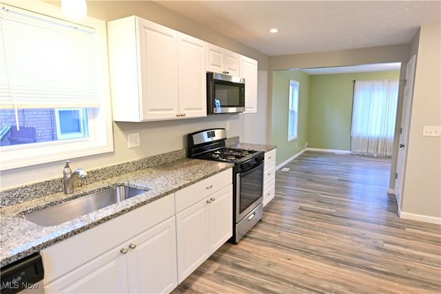 488 E 326th Street, Willowick, OH 44095