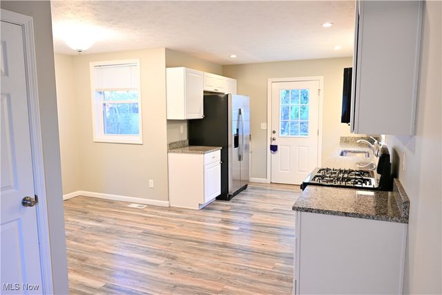 488 E 326th Street, Willowick, OH 44095