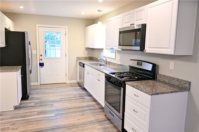 488 E 326th Street, Willowick, OH 44095