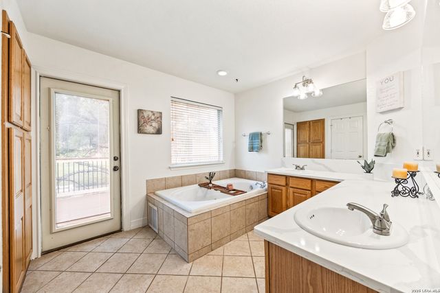 606 Misty Water Ln, San Antonio, TX 78260