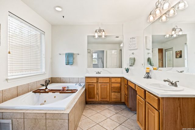 606 Misty Water Ln, San Antonio, TX 78260