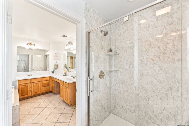 606 Misty Water Ln, San Antonio, TX 78260