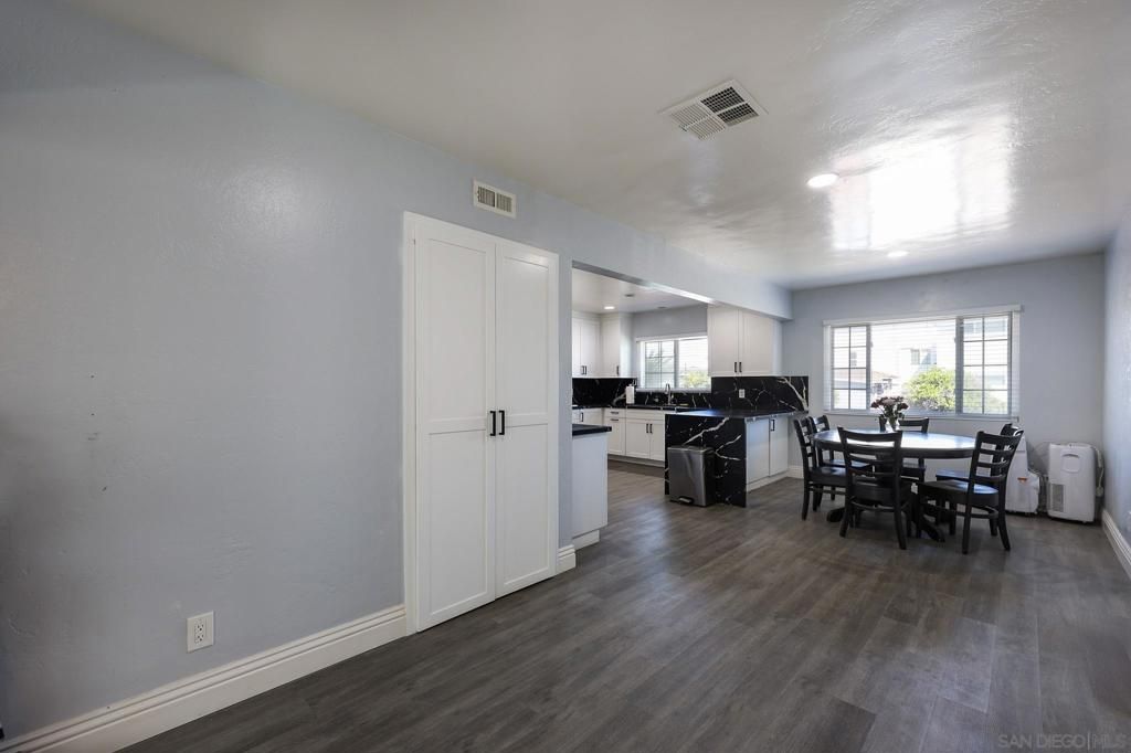 Image 10 of property listing at 1840 Locust St, San Diego, CA 92106