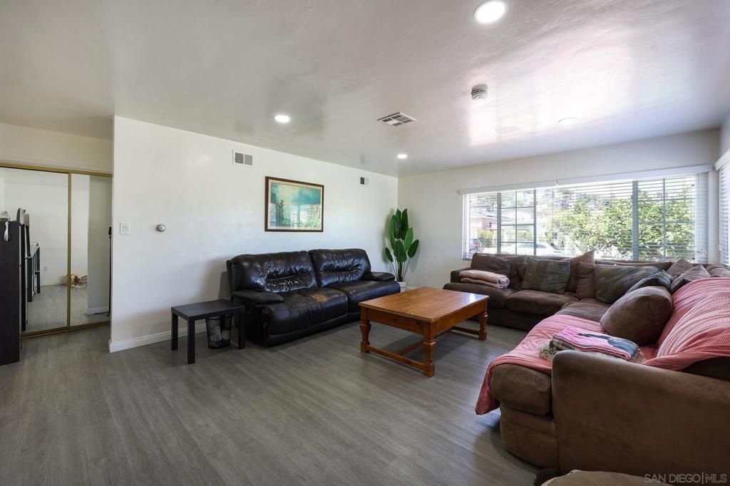 Image 12 of property listing at 1840 Locust St, San Diego, CA 92106