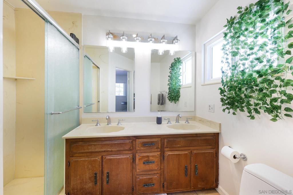 Image 15 of property listing at 1840 Locust St, San Diego, CA 92106
