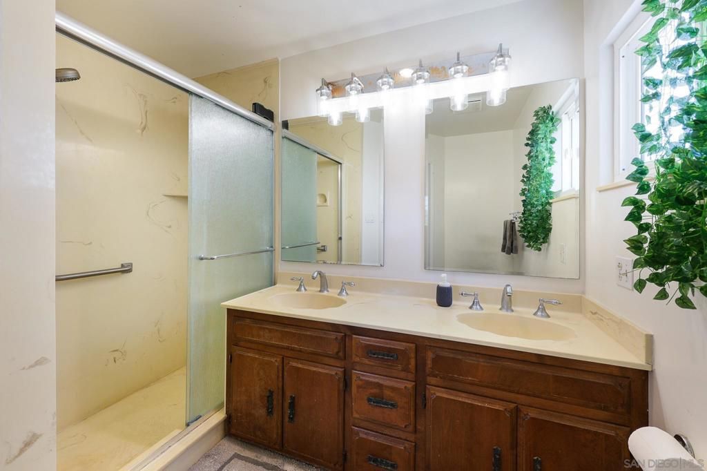 Image 16 of property listing at 1840 Locust St, San Diego, CA 92106