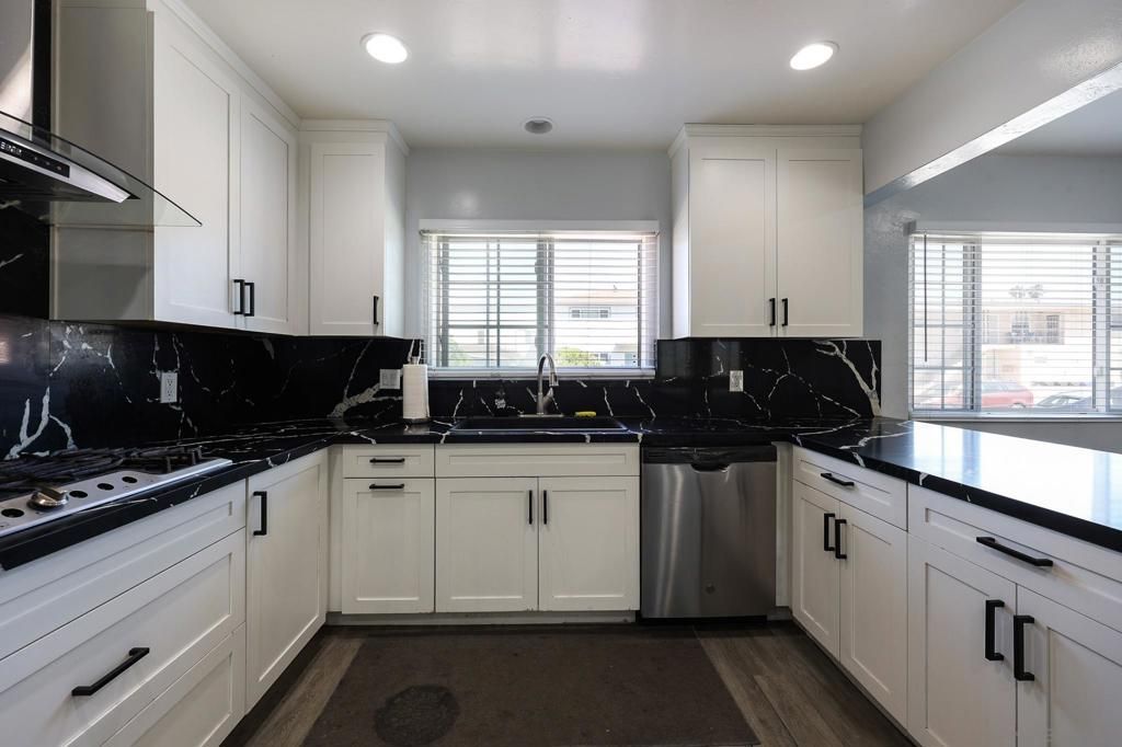 Image 4 of property listing at 1840 Locust St, San Diego, CA 92106