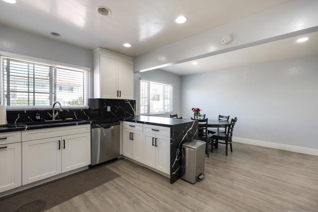 Image 7 of property listing at 1840 Locust St, San Diego, CA 92106