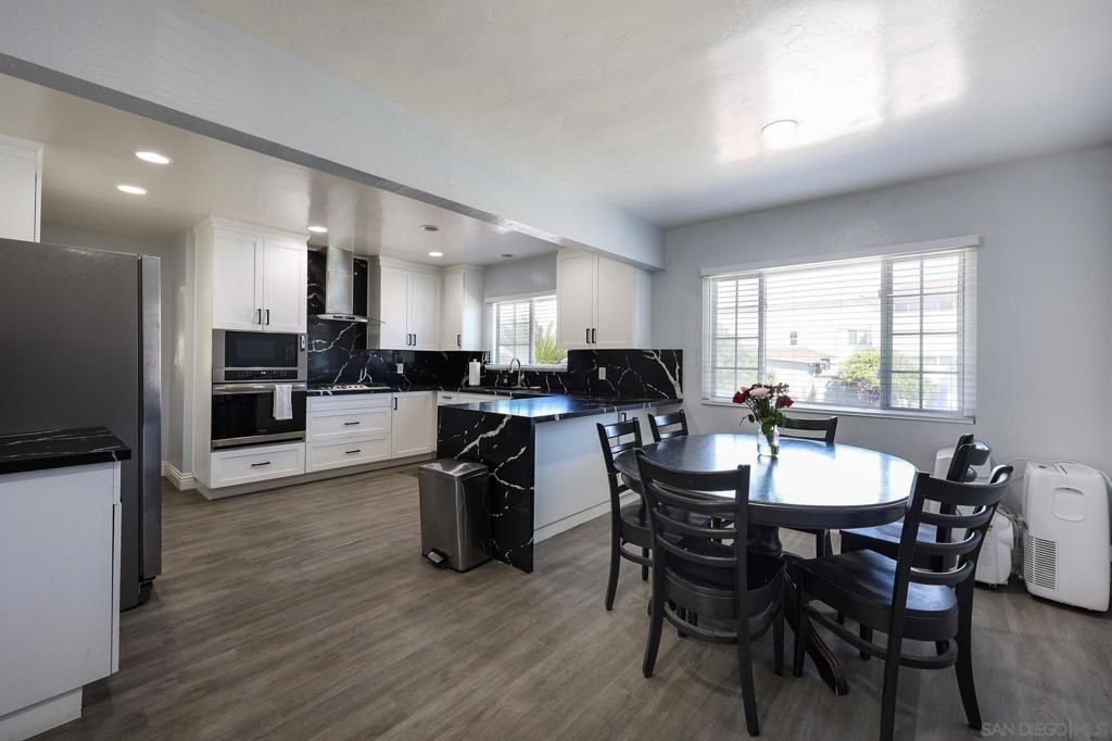 Image 9 of property listing at 1840 Locust St, San Diego, CA 92106