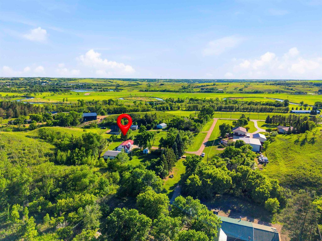 8310 W County Rd 15 W, Minot, ND 58701