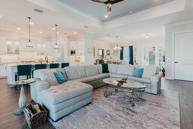 216 HIGH STREET, Tarpon Springs, FL 34689