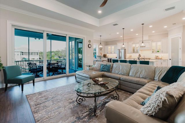 216 HIGH STREET, Tarpon Springs, FL 34689