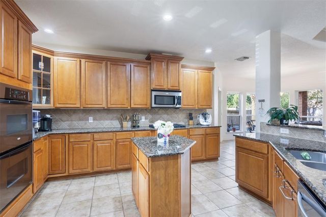18 Petal Park Place, The Woodlands, TX 77382