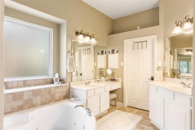 18 Petal Park Place, The Woodlands, TX 77382