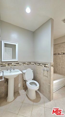 1022 S Norton Avenue B, Los Angeles, CA 90019