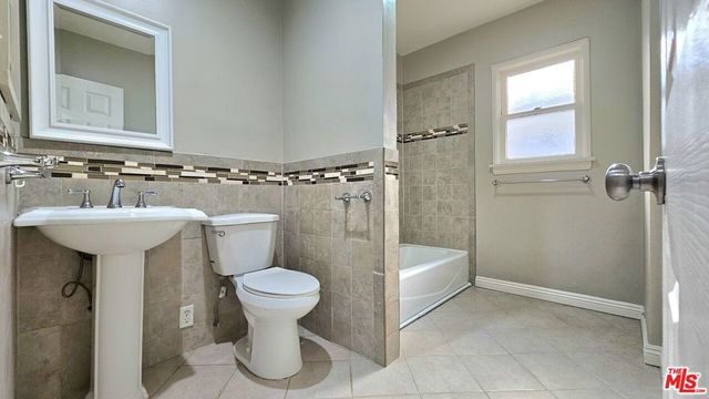 1022 S Norton Avenue B, Los Angeles, CA 90019