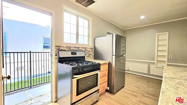 1022 S Norton Avenue B, Los Angeles, CA 90019