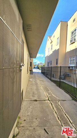 1022 S Norton Avenue B, Los Angeles, CA 90019