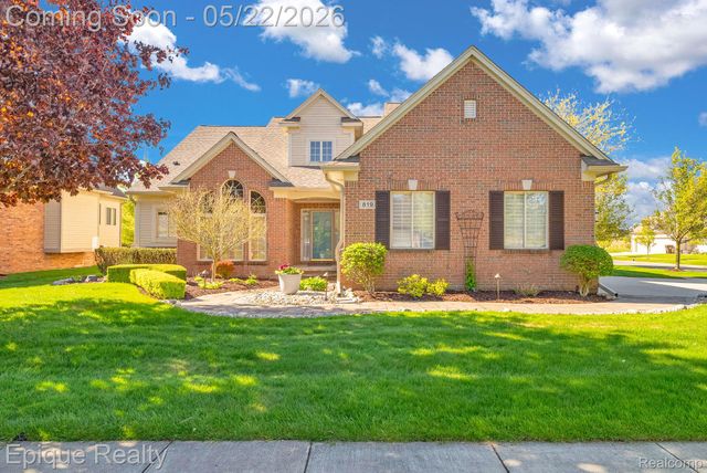 819 Pine Ridge Avenue, Oxford Charter Township, MI 48371