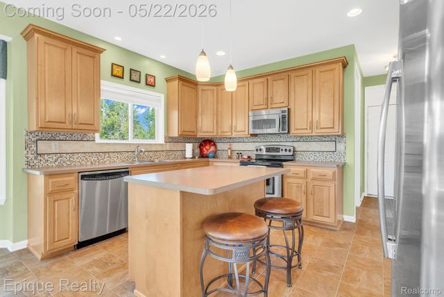 819 Pine Ridge Avenue, Oxford Charter Township, MI 48371