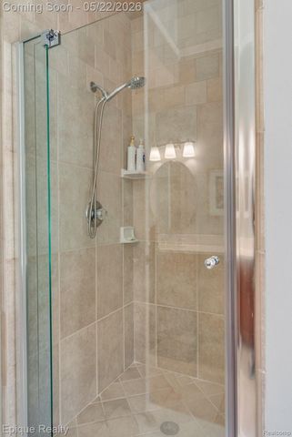 819 Pine Ridge Avenue, Oxford Charter Township, MI 48371