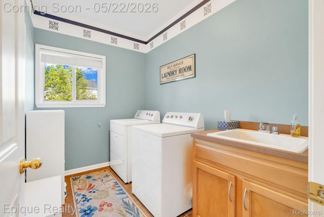 819 Pine Ridge Avenue, Oxford Charter Township, MI 48371