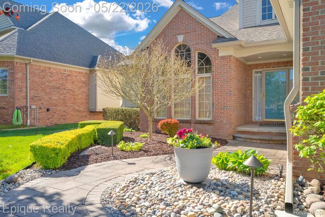 819 Pine Ridge Avenue, Oxford Charter Township, MI 48371